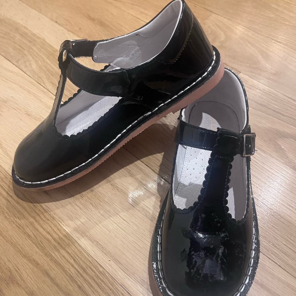 L'Amour Black Dress Shoes with Patent Leather and T-Strap